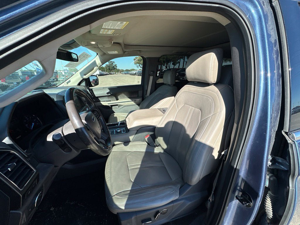 Used 2018 Ford Expedition Limited w/ Equipment Group 301A AWD/4WD image 9