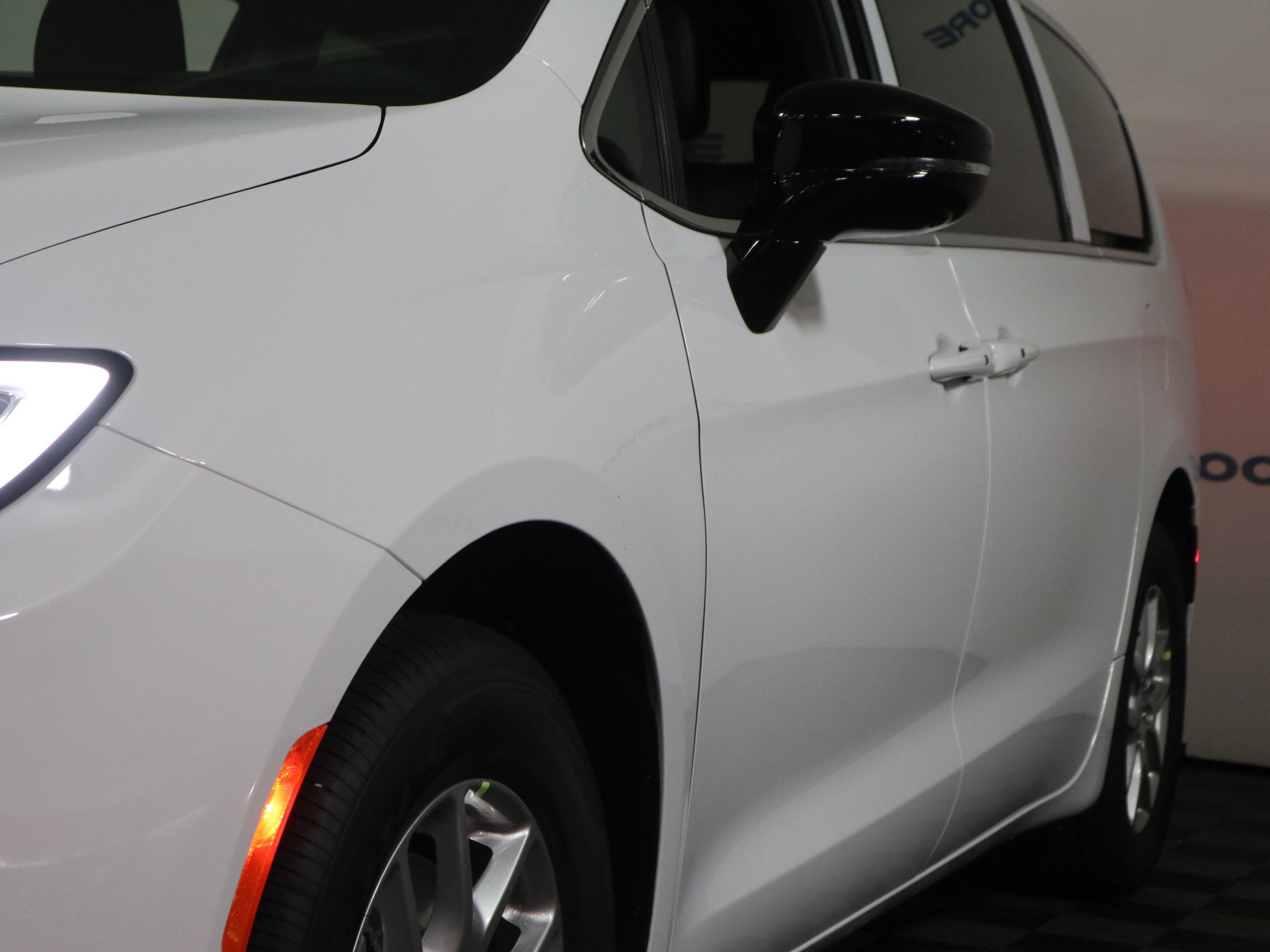 New 2026 Chrysler Pacifica Select image 11