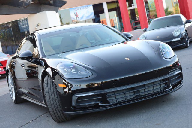 Used 2017 Porsche Panamera image 2