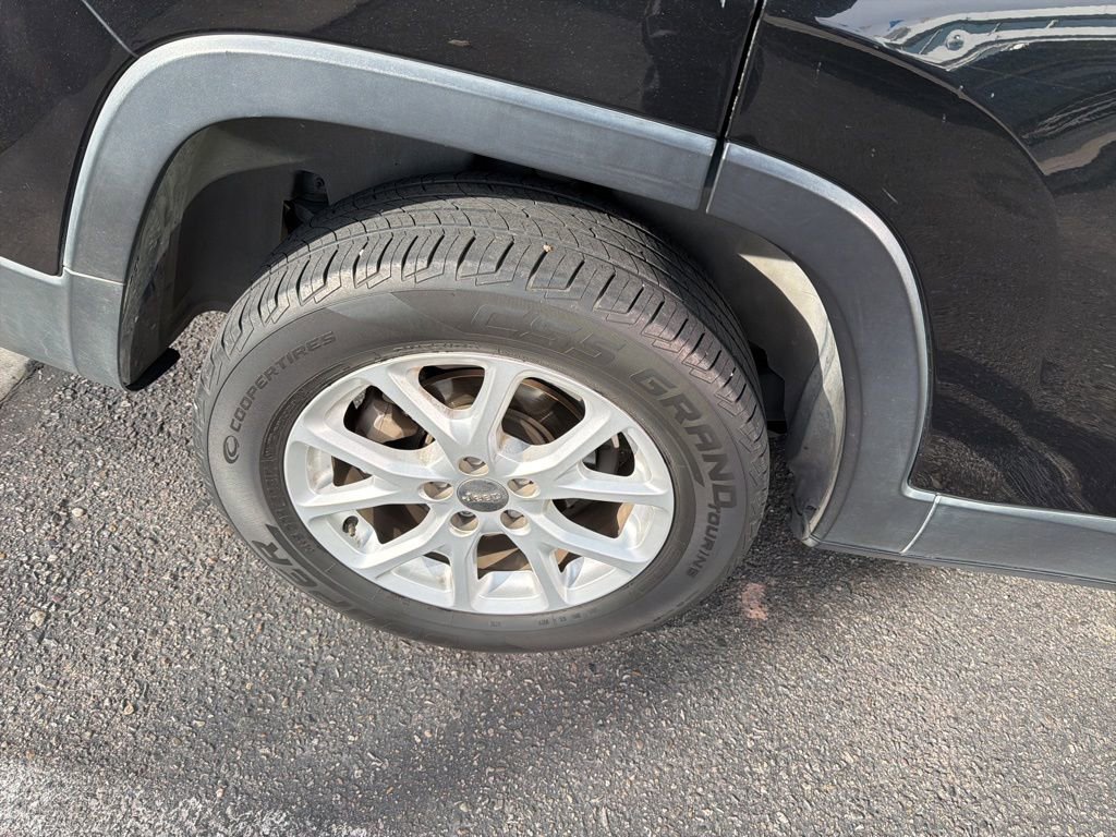 Used 2016 Jeep Cherokee Latitude w/ Comfort & Sound Group image 6