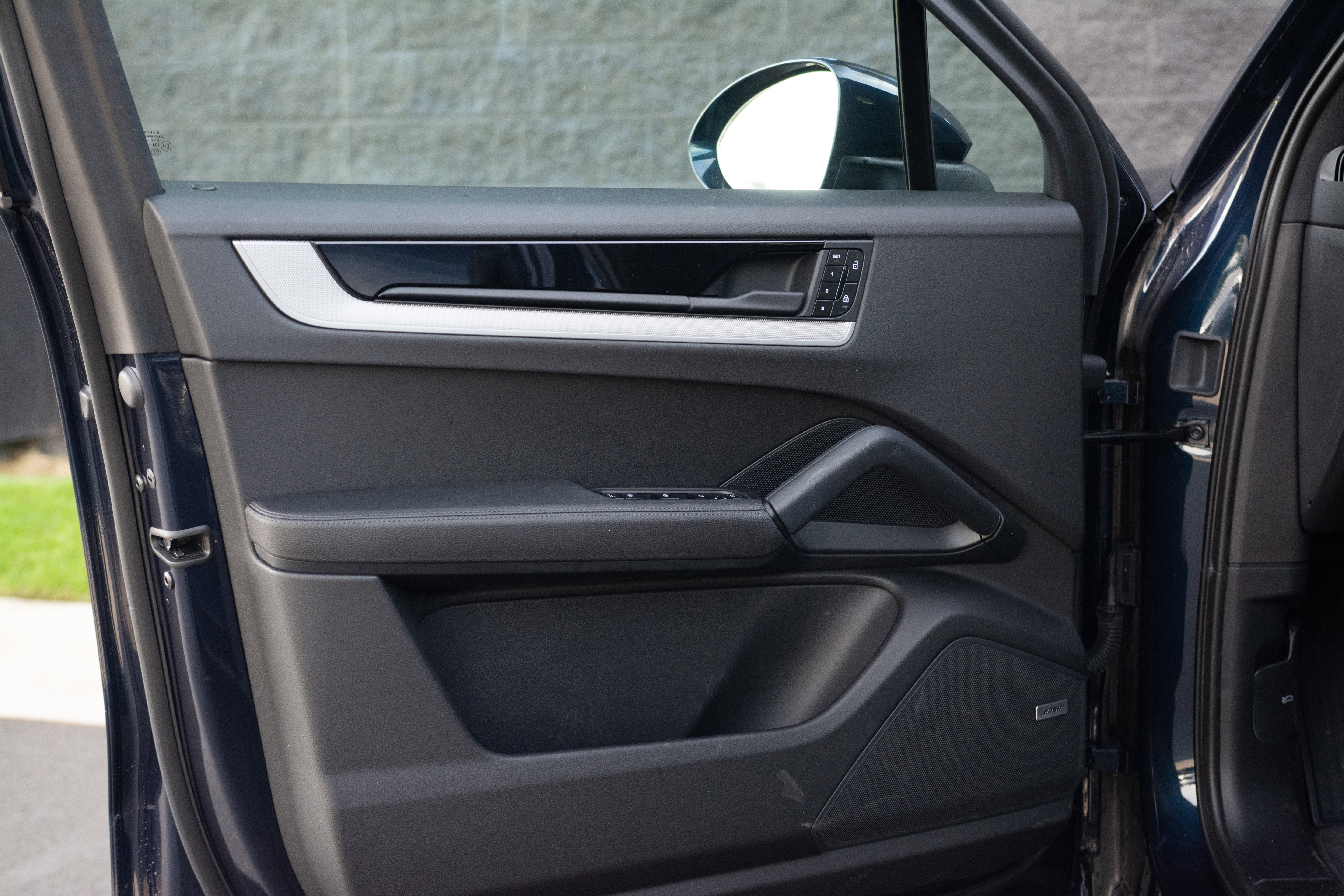 Certified 2025 Porsche Cayenne E-Hybrid image 13