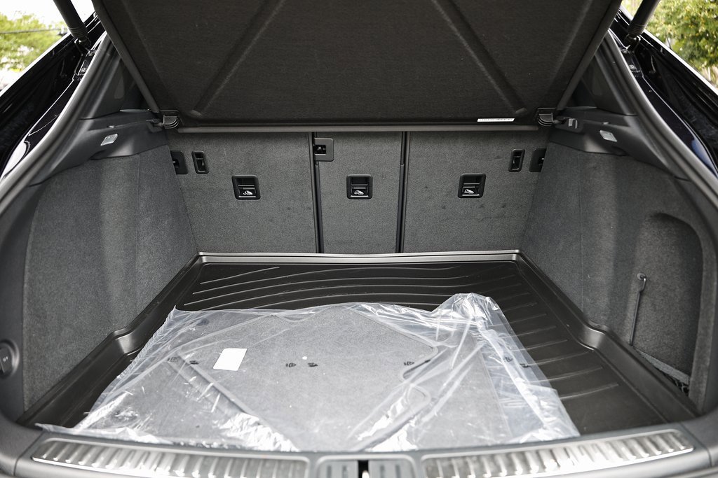 Certified 2024 Porsche Macan image 28