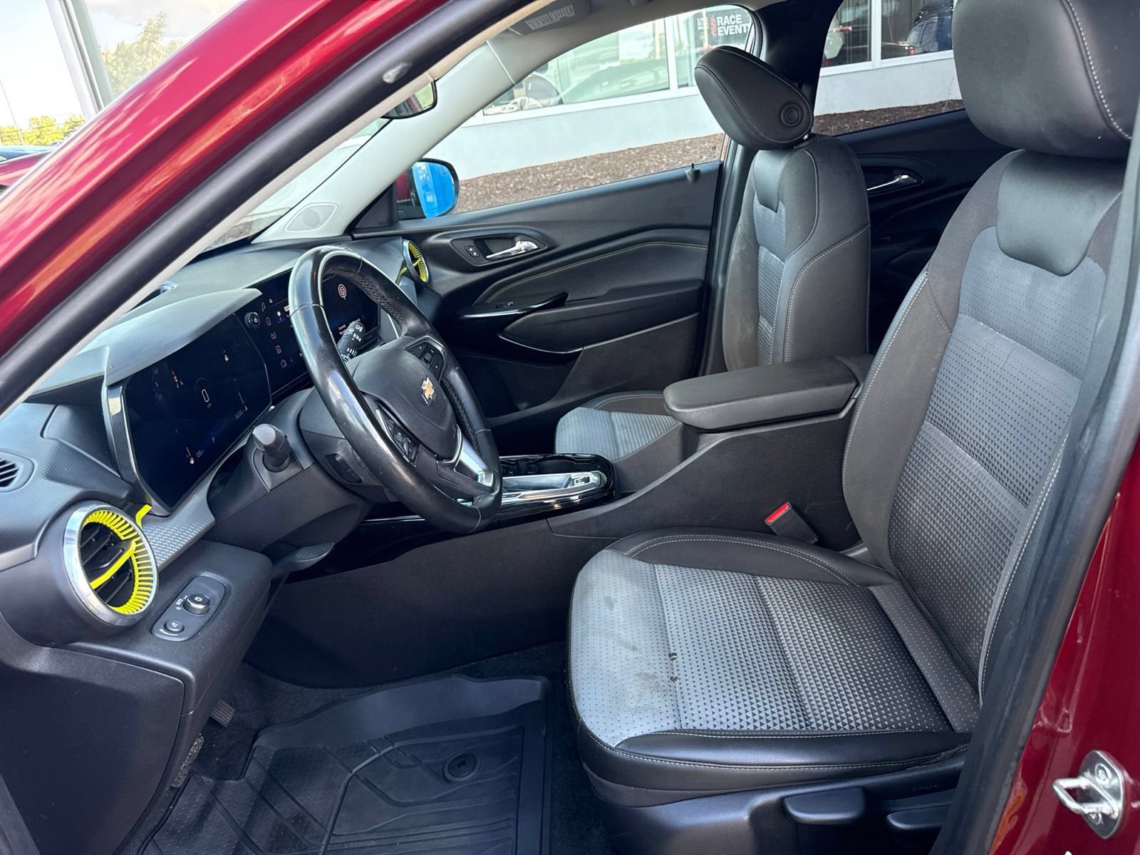 Used 2024 Chevrolet Trax LT w/ Driver Confidence Package FWD image 19