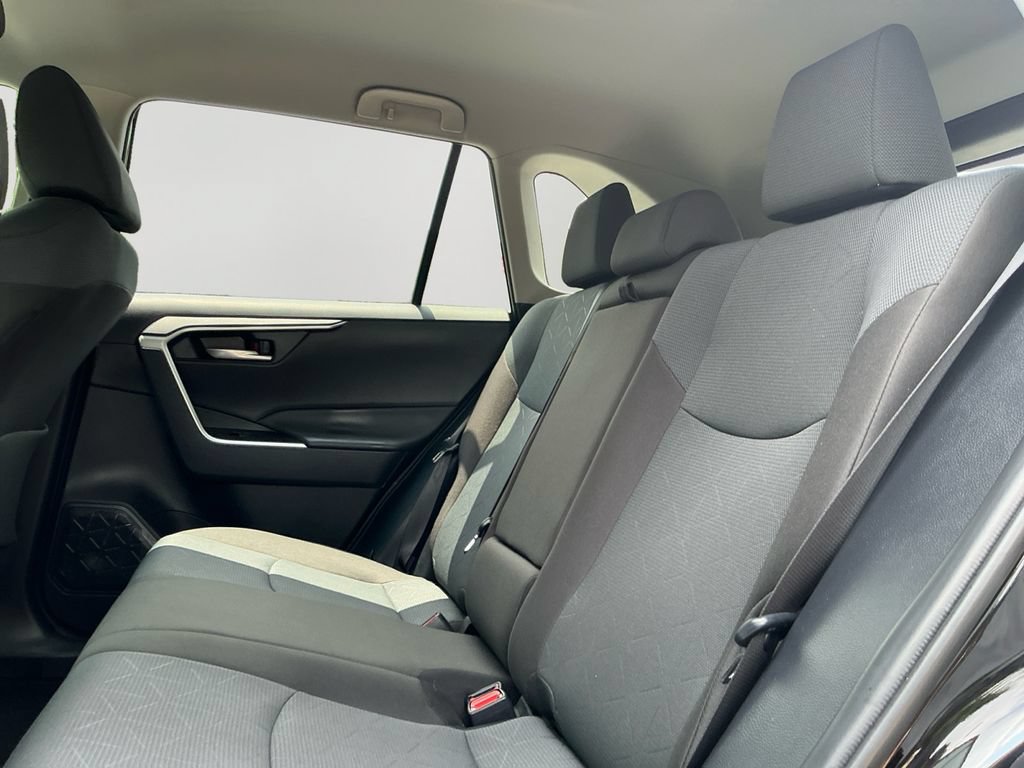 Used 2025 Toyota RAV4 XLE AWD/4WD image 15