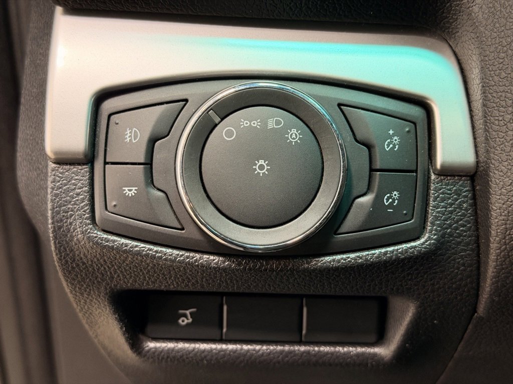 Used 2017 Ford Explorer XLT w/ Equipment Group 202A image 27