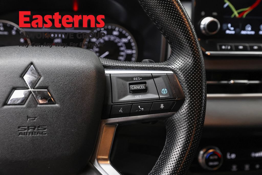 Used 2024 Mitsubishi Outlander SE AWD/4WD image 16