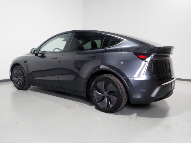 Used 2026 Tesla Model Y Long Range RWD image 9