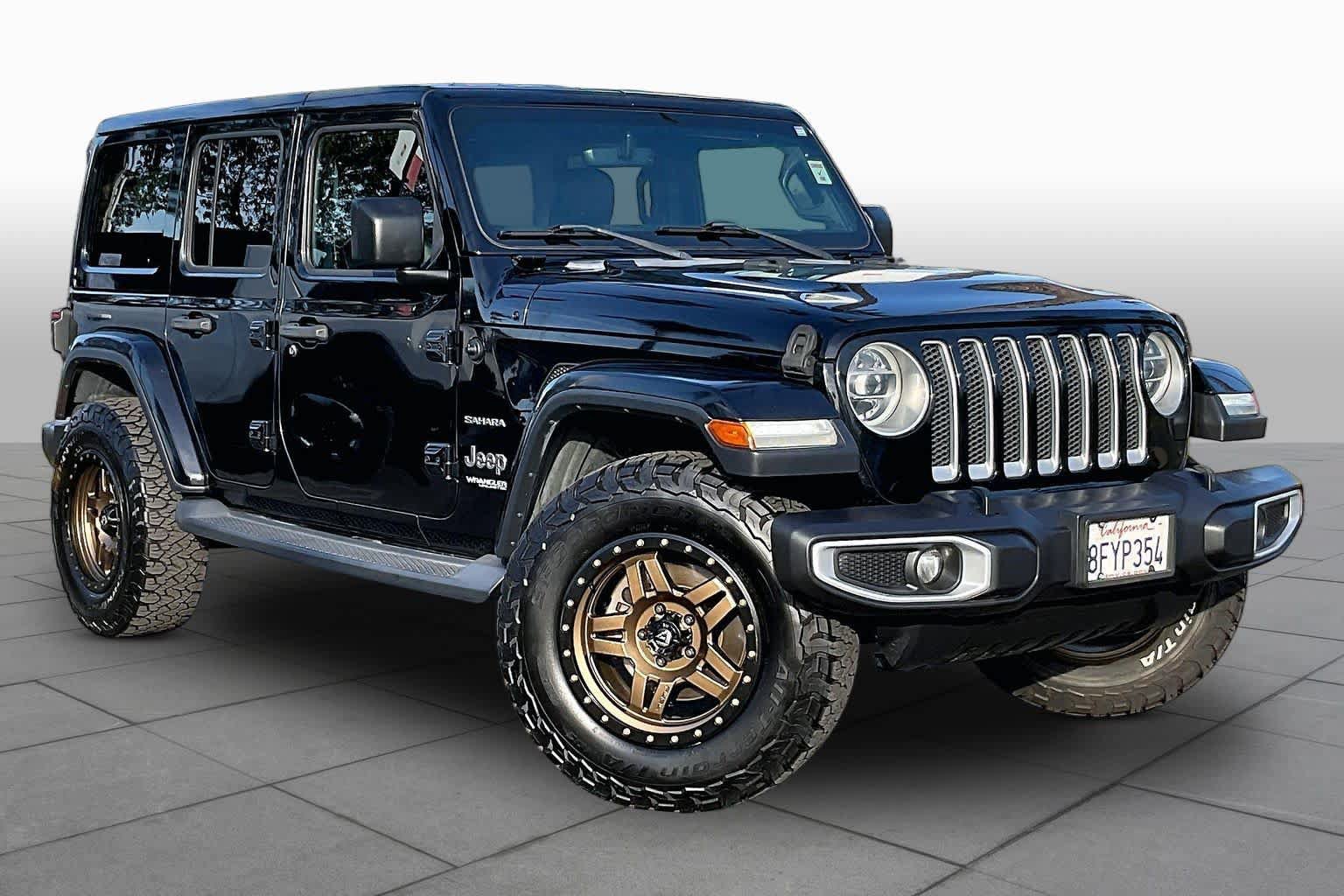Used 2018 Jeep Wrangler Unlimited Sahara AWD/4WD image 2