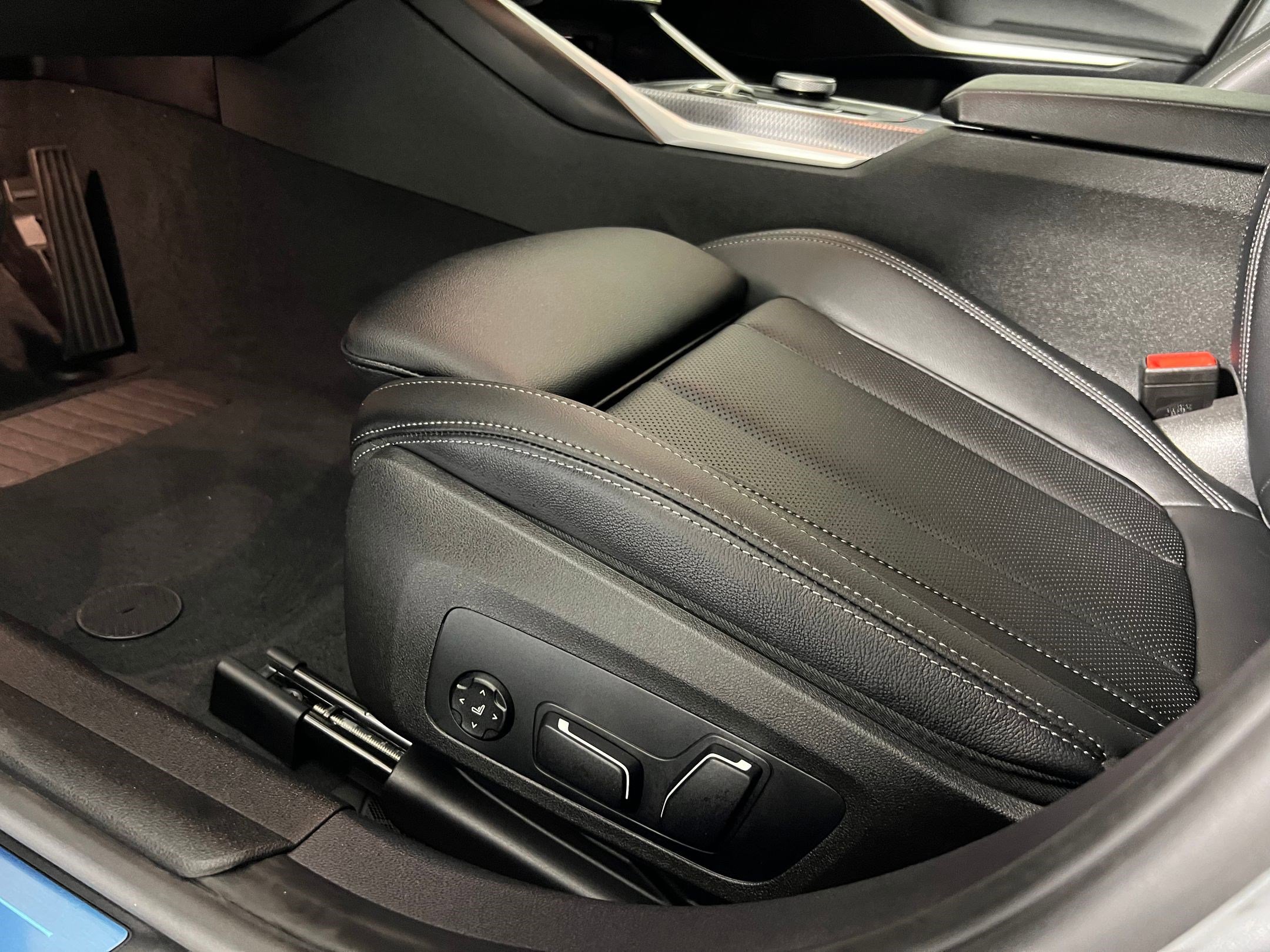 Used 2026 BMW 330i Sedan w/ Convenience Package image 13