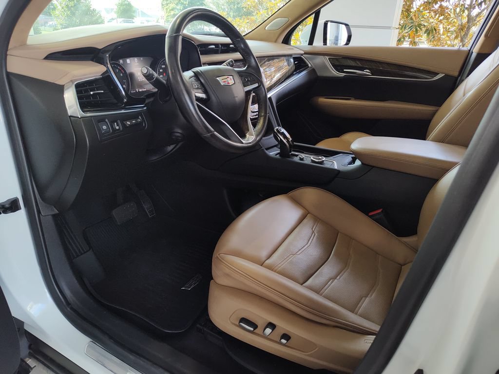 Used 2022 Cadillac XT6 Premium Luxury w/ Platinum Package AWD/4WD image 2