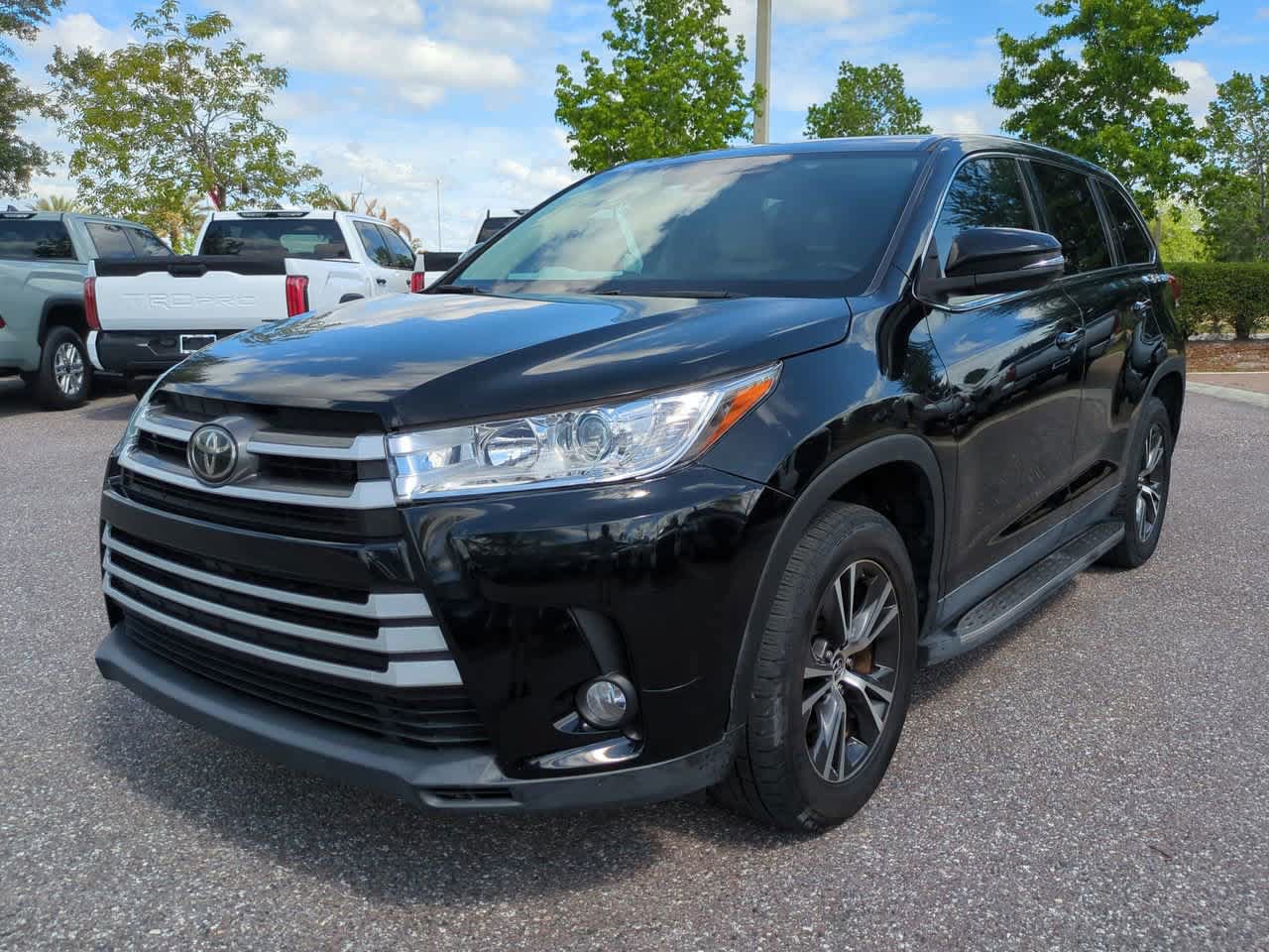 Certified 2019 Toyota Highlander Plus FWD image 2