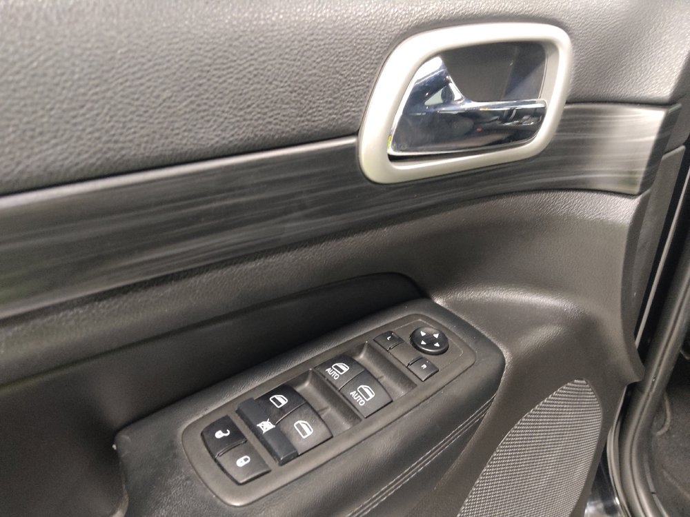 Used 2021 Jeep Grand Cherokee Laredo w/ Security & Convenience Group AWD/4WD image 27