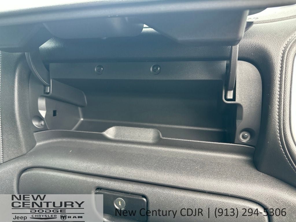 Used 2020 GMC Sierra 1500 SLT w/ Driver Alert Package II AWD/4WD image 27