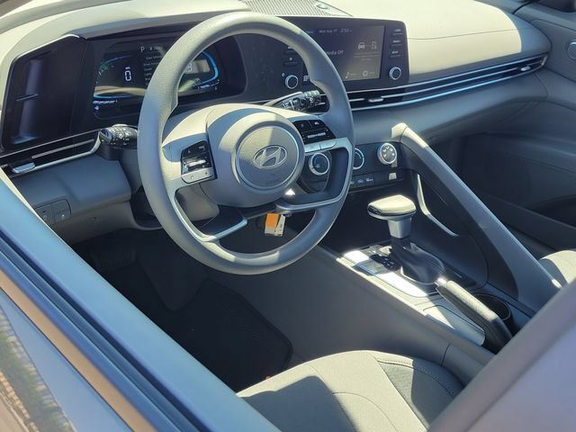 Certified 2026 Hyundai Elantra SE FWD image 5