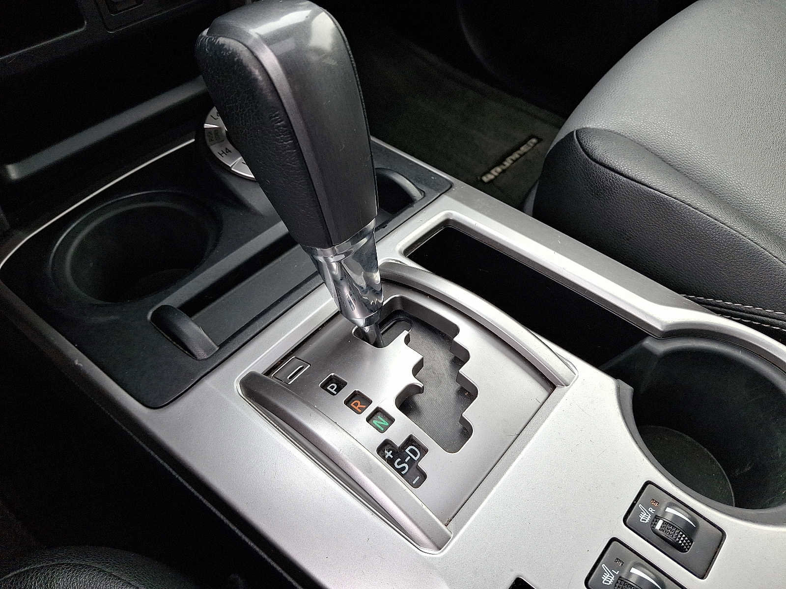 Used 2014 Toyota 4Runner SR5 Premium image 17