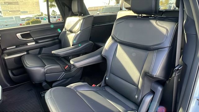 New 2026 Ford Expedition Max Platinum w/ Stealth Appearance Package AWD/4WD image 16