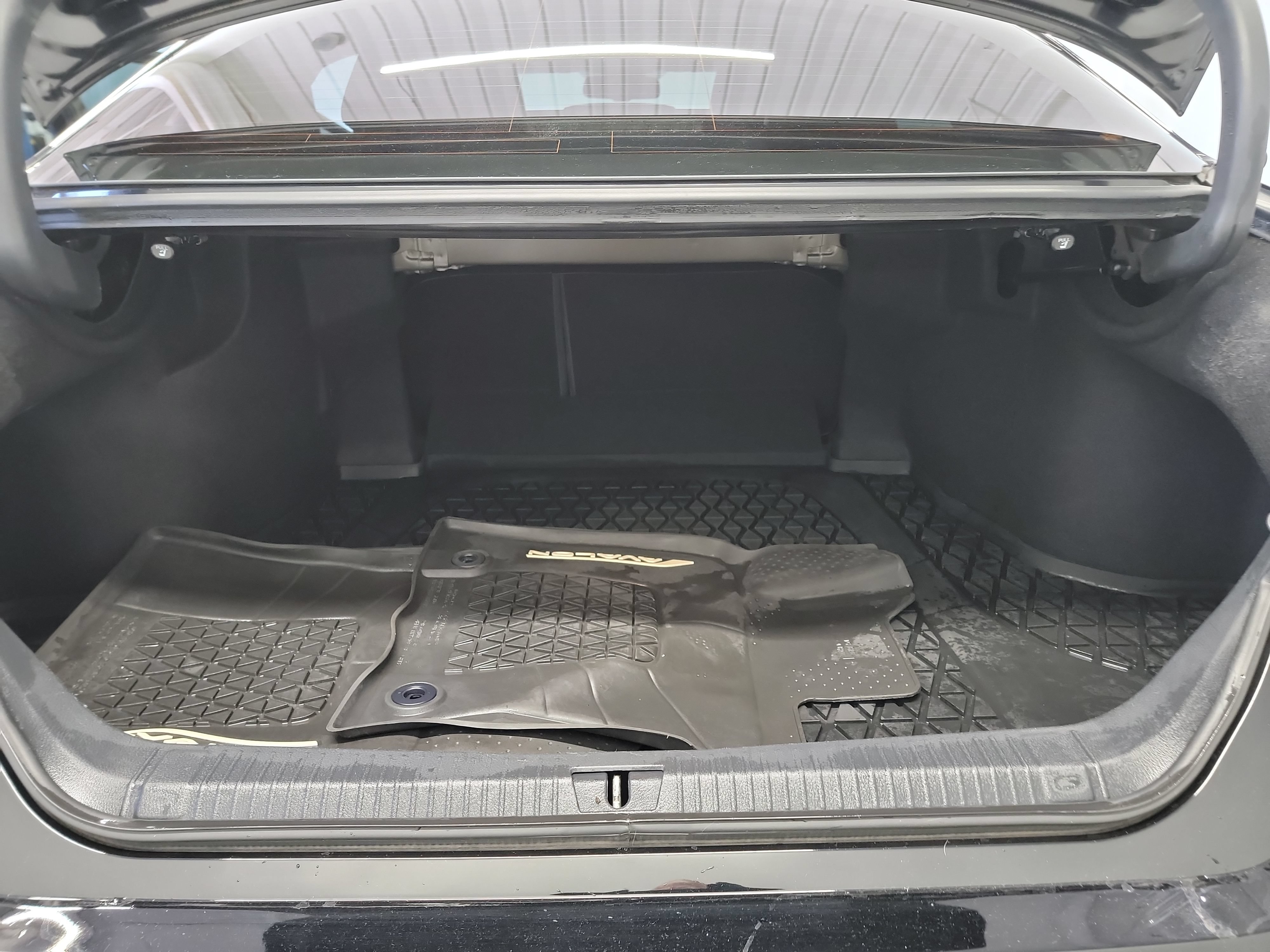 Used 2019 Toyota Avalon XLE w/ Moonroof Package FWD image 26