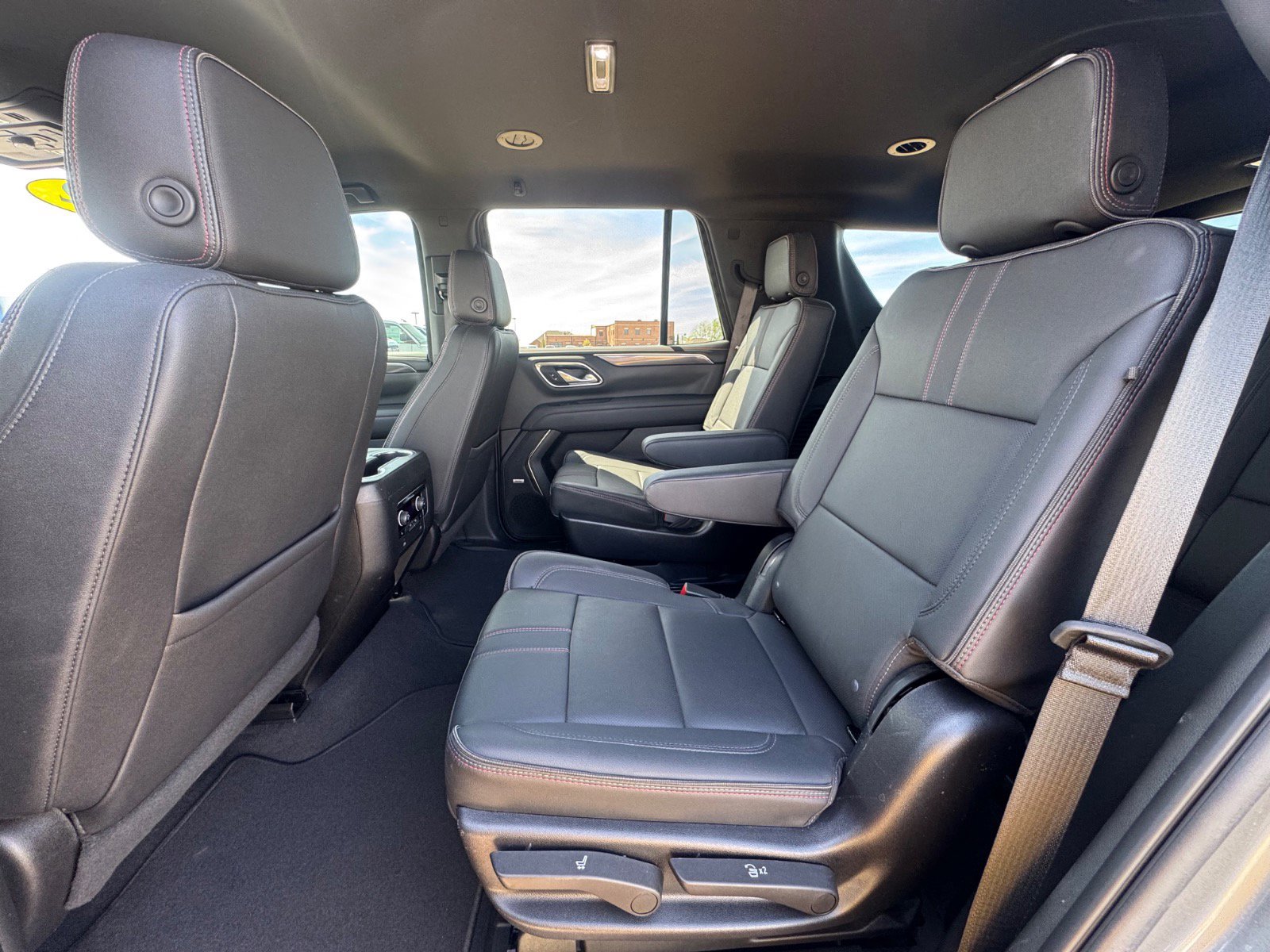 Used 2022 Chevrolet Tahoe RST w/ Luxury Package AWD/4WD image 13