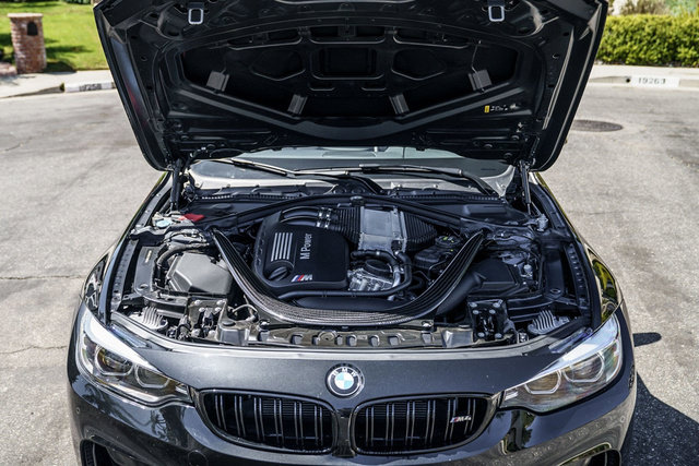 Used 2020 BMW M4 Convertible w/ Competition Package RWD image 23