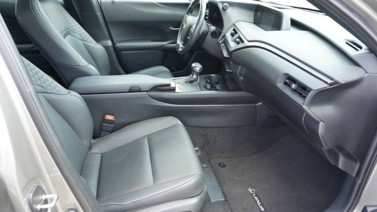 Certified 2020 Lexus UX 200 w/ Premium Package image 9