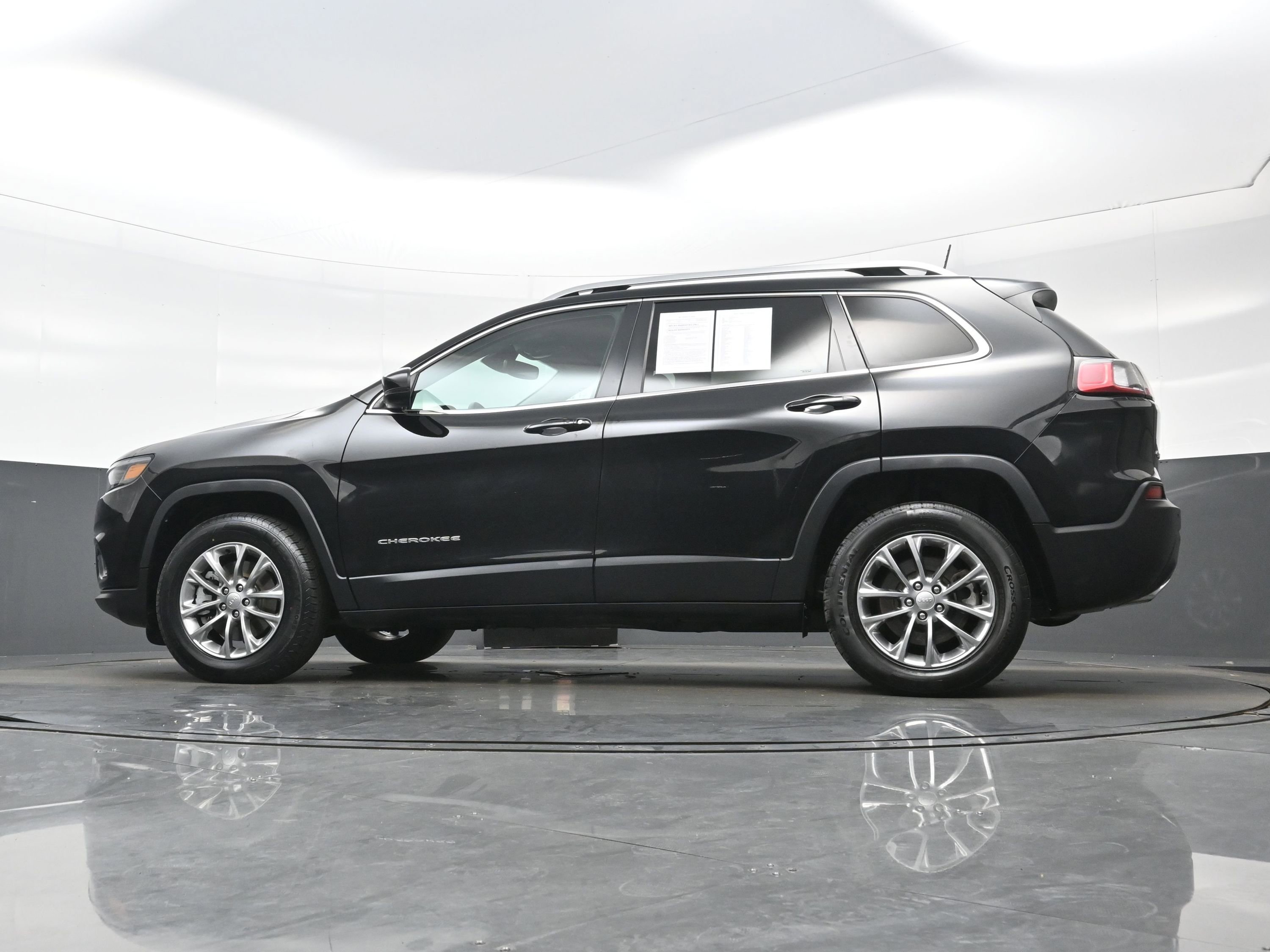 Used 2021 Jeep Cherokee Latitude Lux w/ Comfort/Convenience Group AWD/4WD image 25