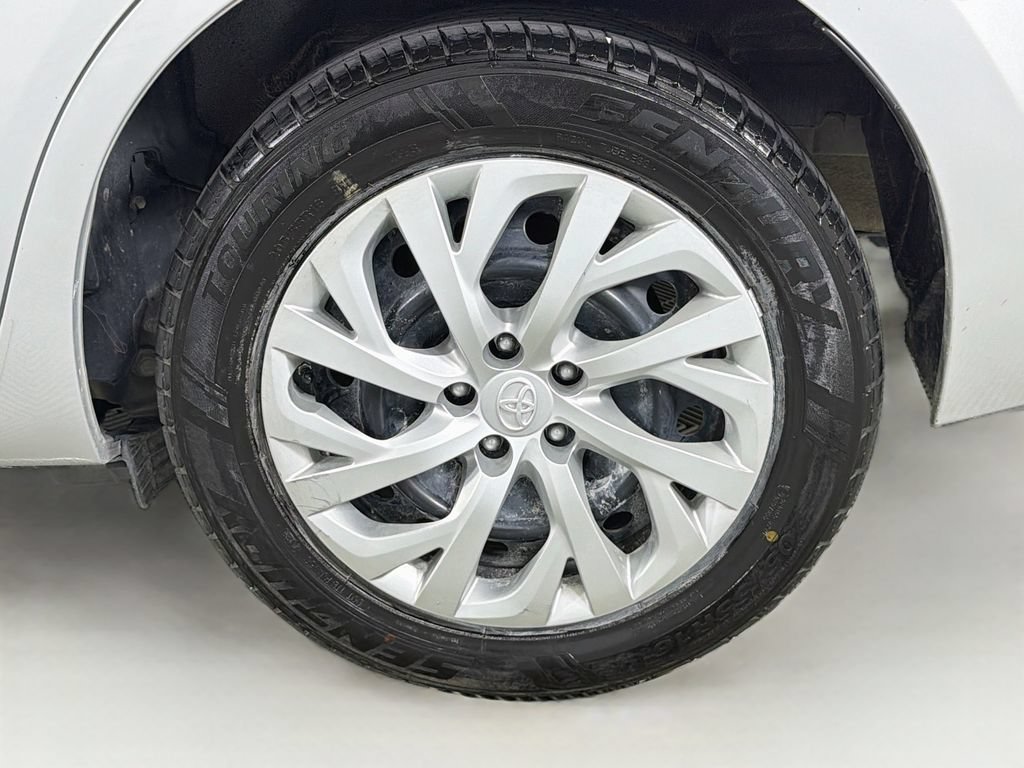 Used 2017 Toyota Corolla LE w/ Carpet Mat Package (TMS) FWD image 28