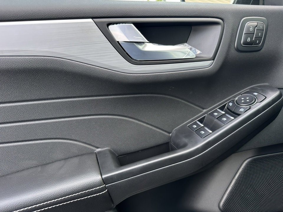 New 2025 Ford Escape SE w/ PHEV Premium Package image 34
