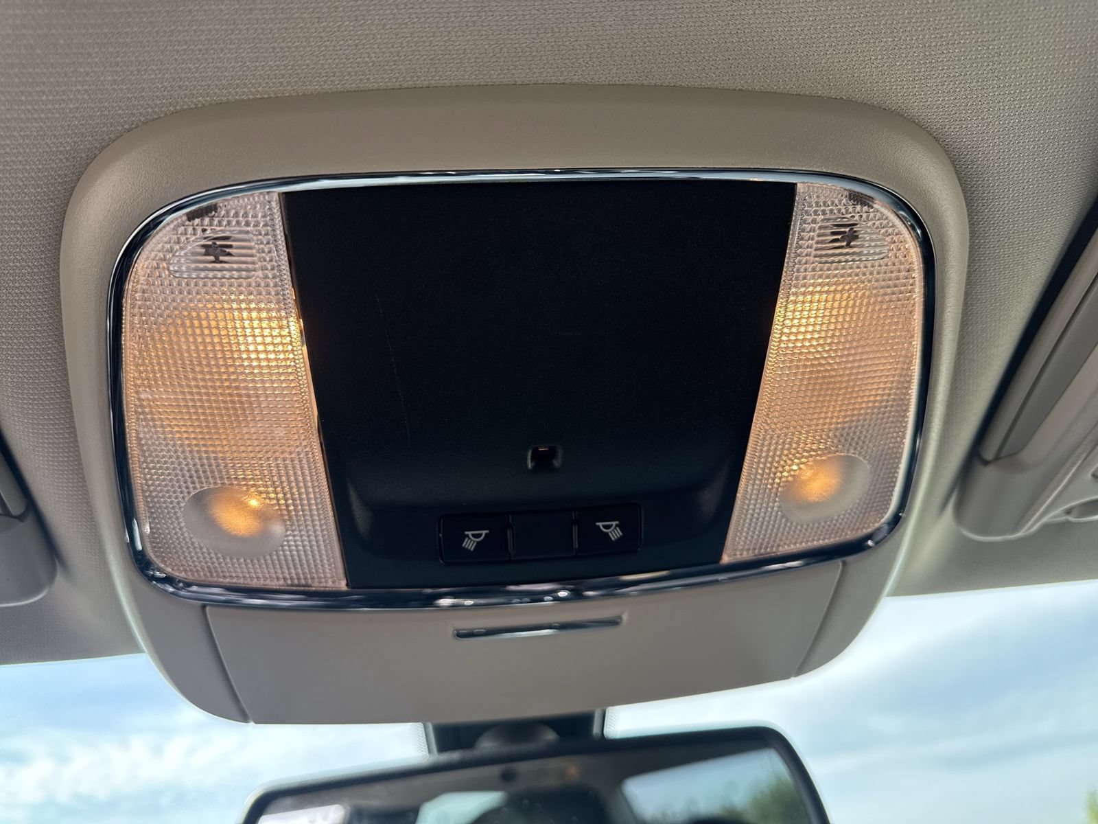 Used 2017 Chrysler 300 Limited RWD image 16