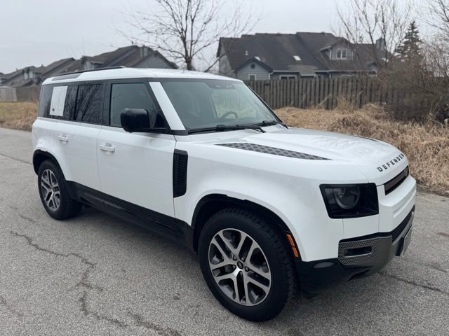 Used 2024 Land Rover Defender 110 X-Dynamic SE image 4