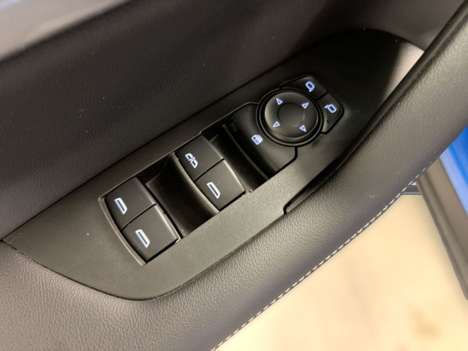 Certified 2024 Chevrolet Blazer LT w/ Convenience Package image 12