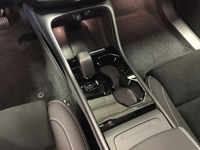 New 2024 Volvo XC40 Recharge Plus w/ Protection Package Premier RWD image 19