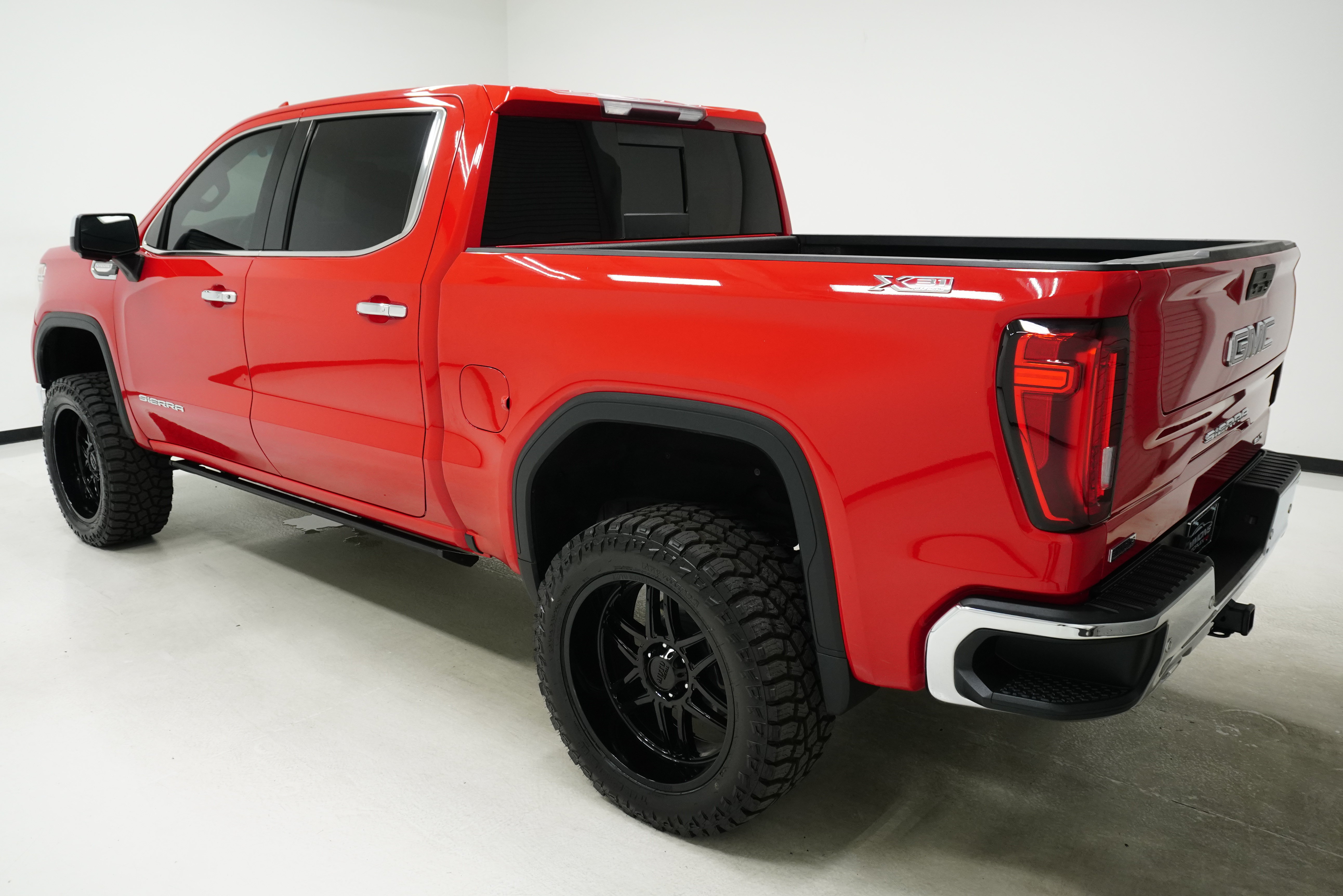 Used 2019 GMC Sierra 1500 SLT AWD/4WD image 5