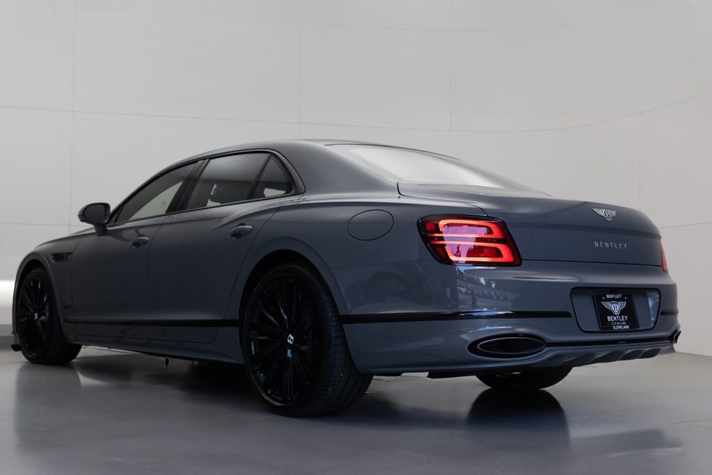 Used 2025 Bentley Flying Spur Plug-In Hybrid image 14