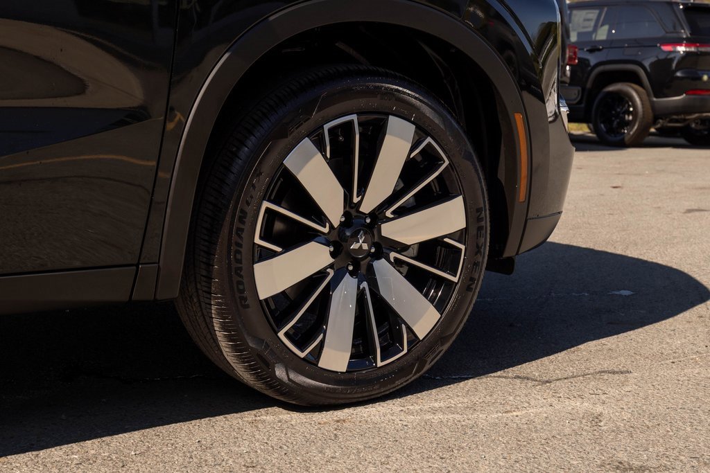 Used 2025 Mitsubishi Outlander SE image 10