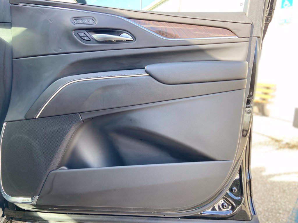 Used 2023 Cadillac Escalade Sport Platinum w/ LPO, ONYX Package AWD/4WD image 17