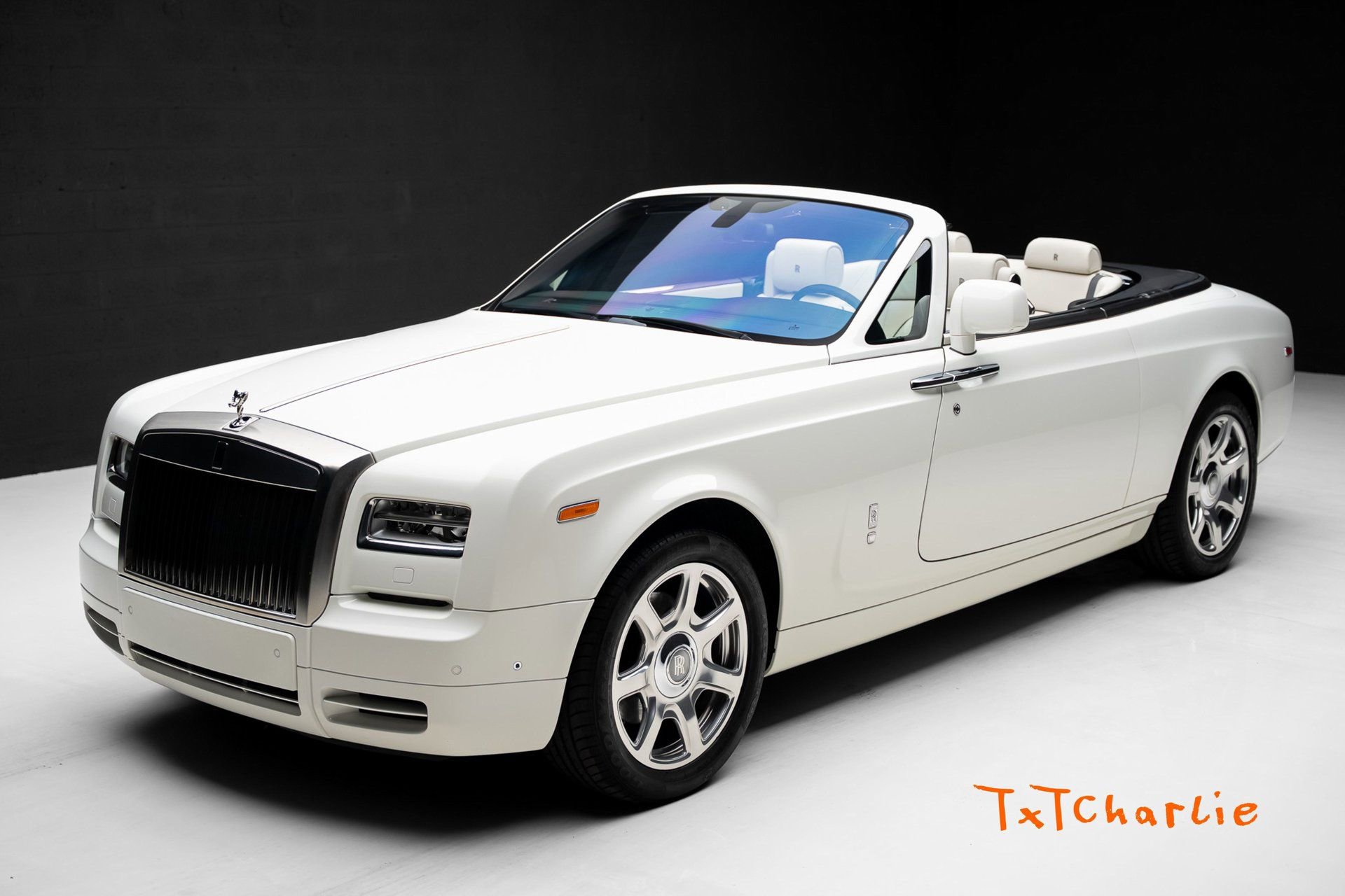 Used 2013 Rolls-Royce Phantom Drophead Coupe image 1