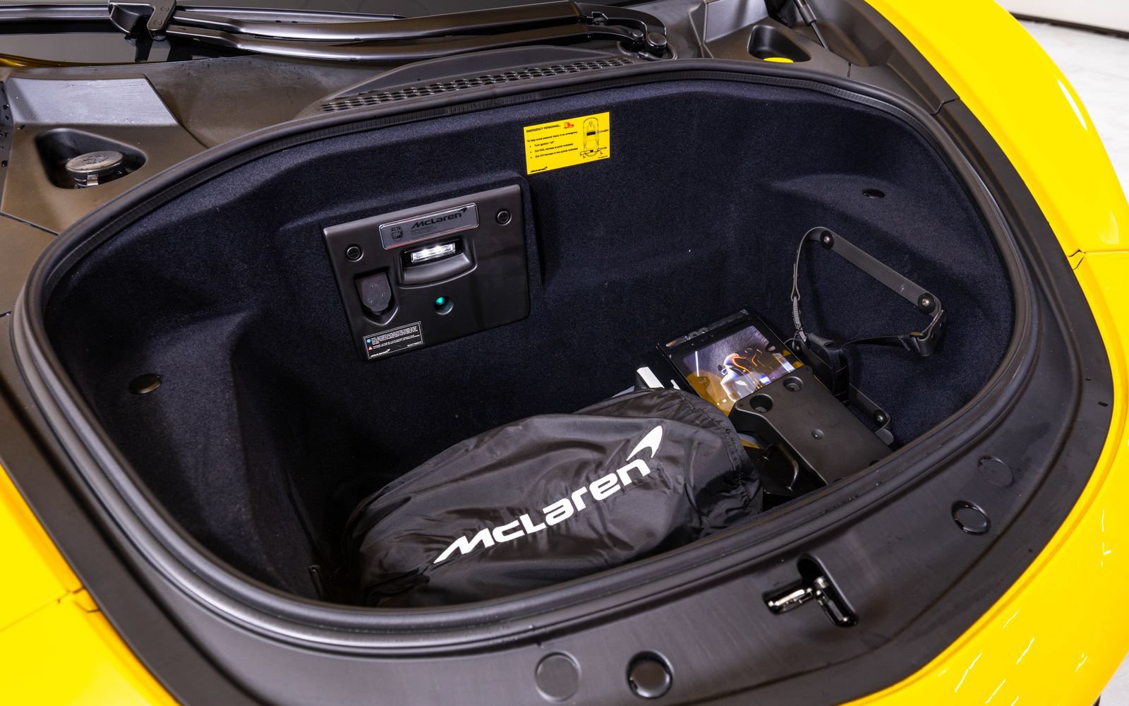 Used 2025 McLaren Artura Spider RWD image 24