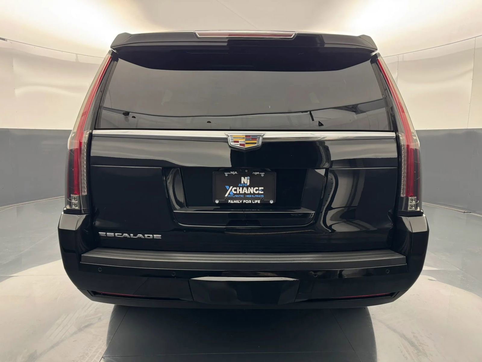 Used 2019 Cadillac Escalade Luxury AWD/4WD image 4