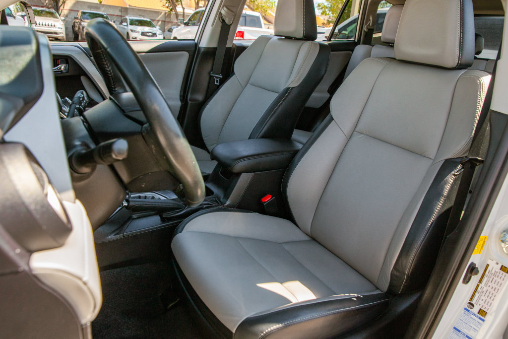 Used 2018 Toyota RAV4 Platinum AWD/4WD image 13