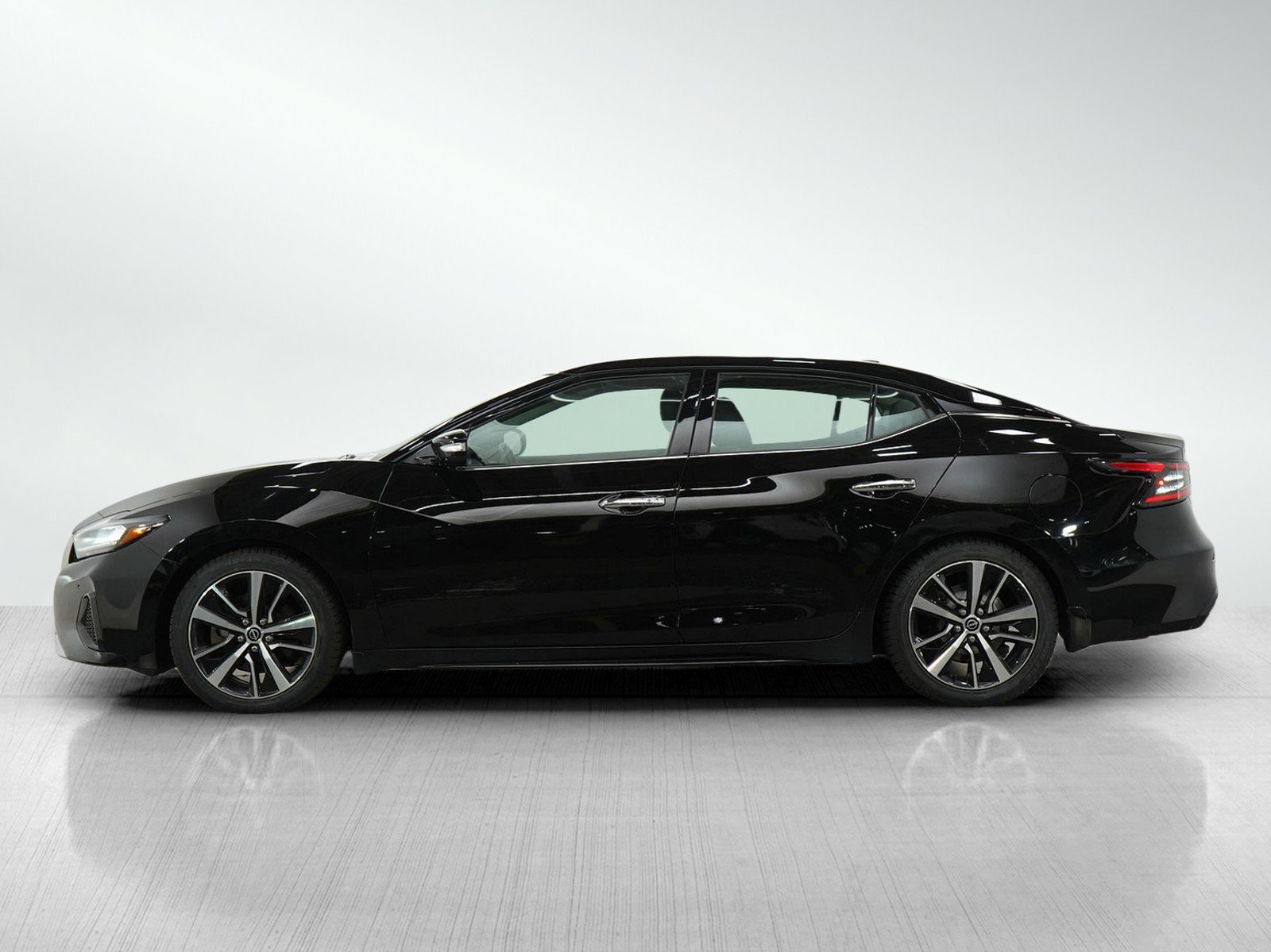 Used 2023 Nissan Maxima SL image 2