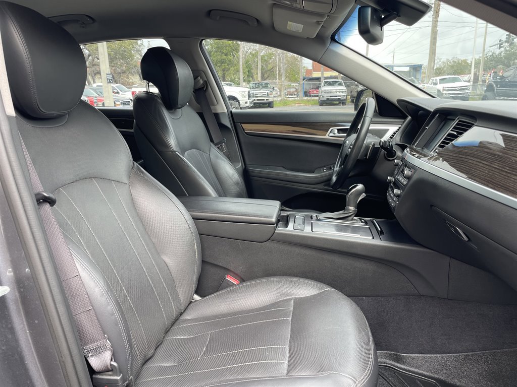 Used 2015 Hyundai Genesis 3.8 RWD image 22