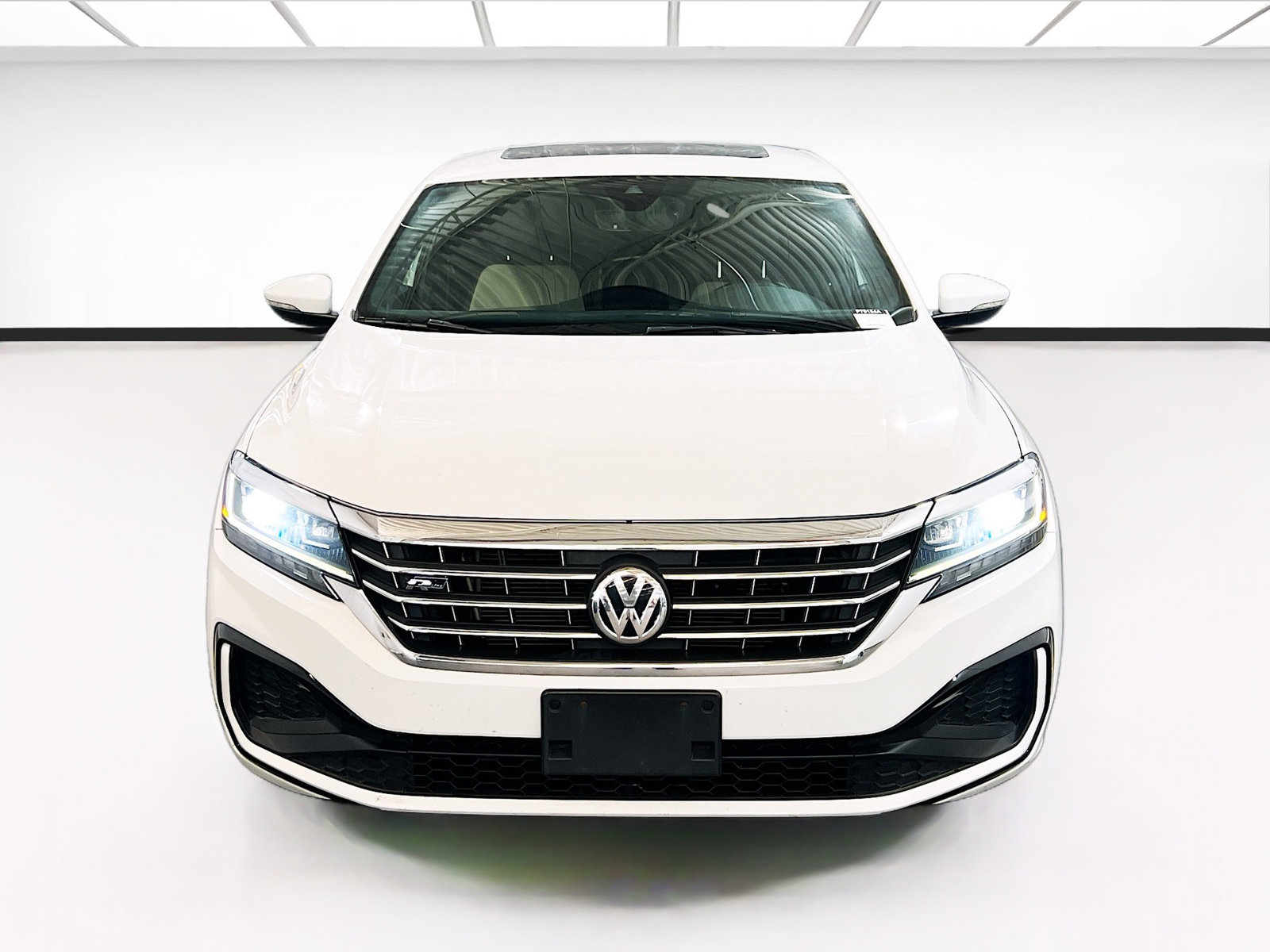 Used 2021 Volkswagen Passat 2.0T R-Line FWD image 2