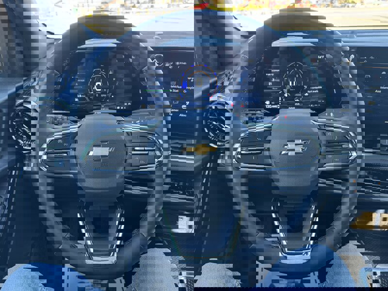 Used 2025 Chevrolet Equinox LT w/ Safety and Technology Package image 11