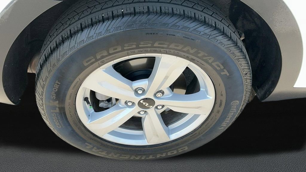 Certified 2023 Kia Sorento LX image 8