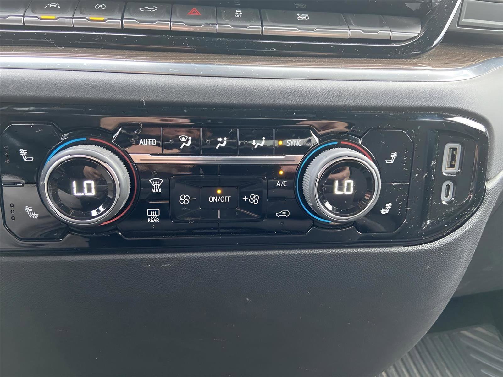 Used 2024 Chevrolet Silverado 1500 LT image 31