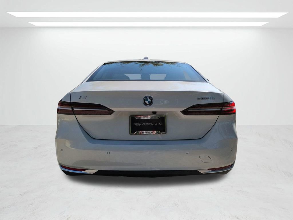 New 2026 BMW i5 eDrive40 image 5