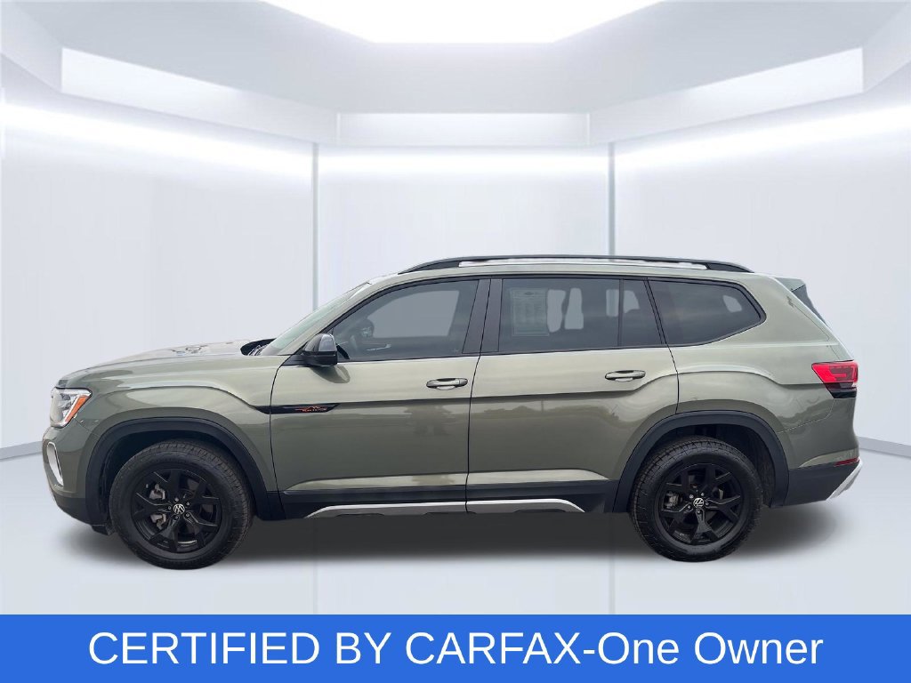 Used 2024 Volkswagen Atlas Peak Edition SE AWD/4WD image 2