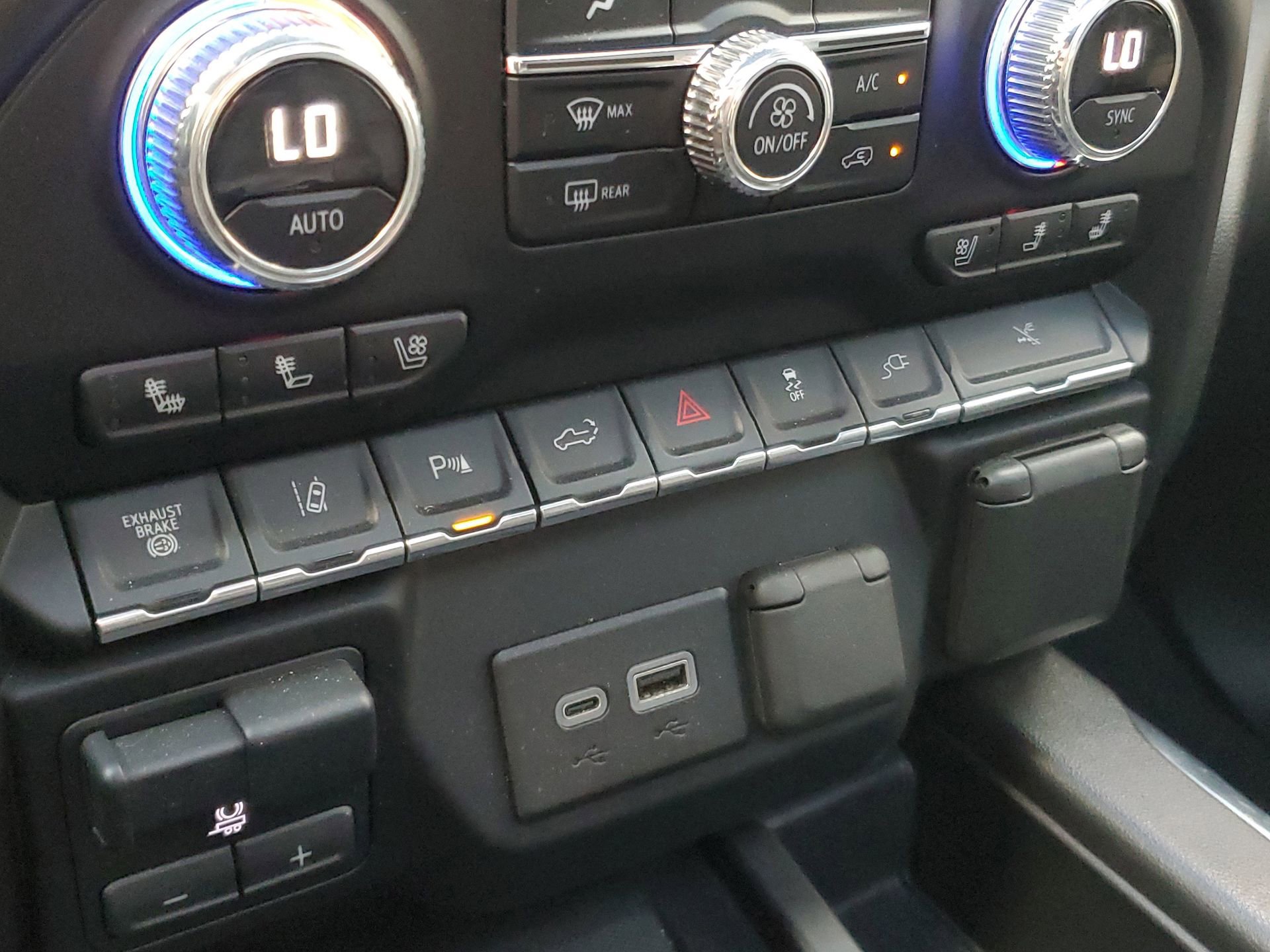 Used 2023 GMC Sierra 3500 Denali w/ Denali Ultimate Package image 30