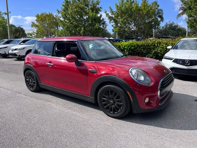 Used 2018 MINI Cooper 2-Door Hardtop FWD video 1