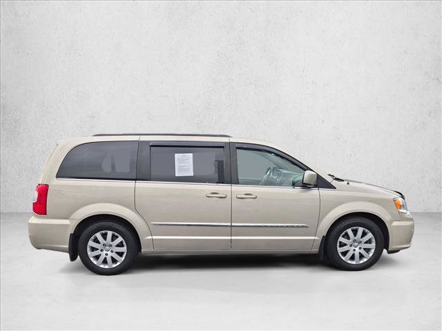 Used 2015 Chrysler Town & Country Touring FWD image 4
